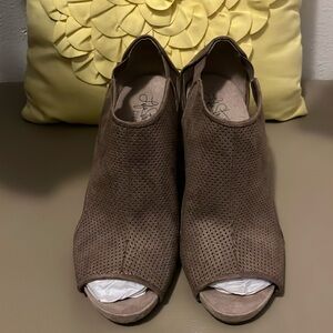 Corkscrew wedge heels